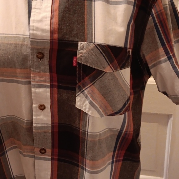 Men's medium Levi's plaid casual shirt - Picture 2 of 3
